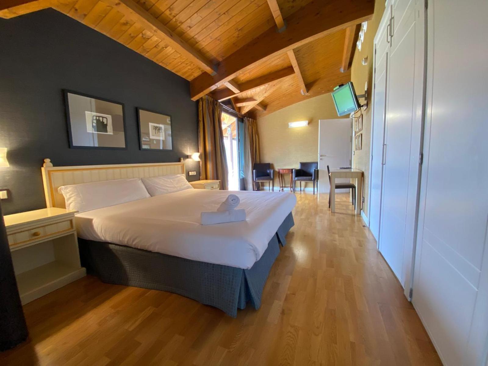Roomrural Hotel Iru-Bide Lumbier Esterno foto